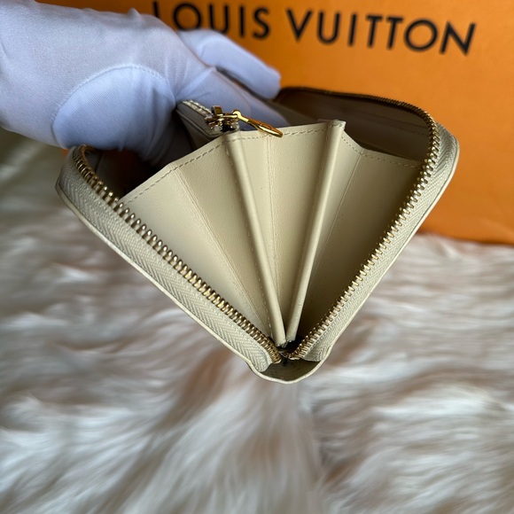 Auth Louis Vuitton Wallet EUC - Picture 9 of 14